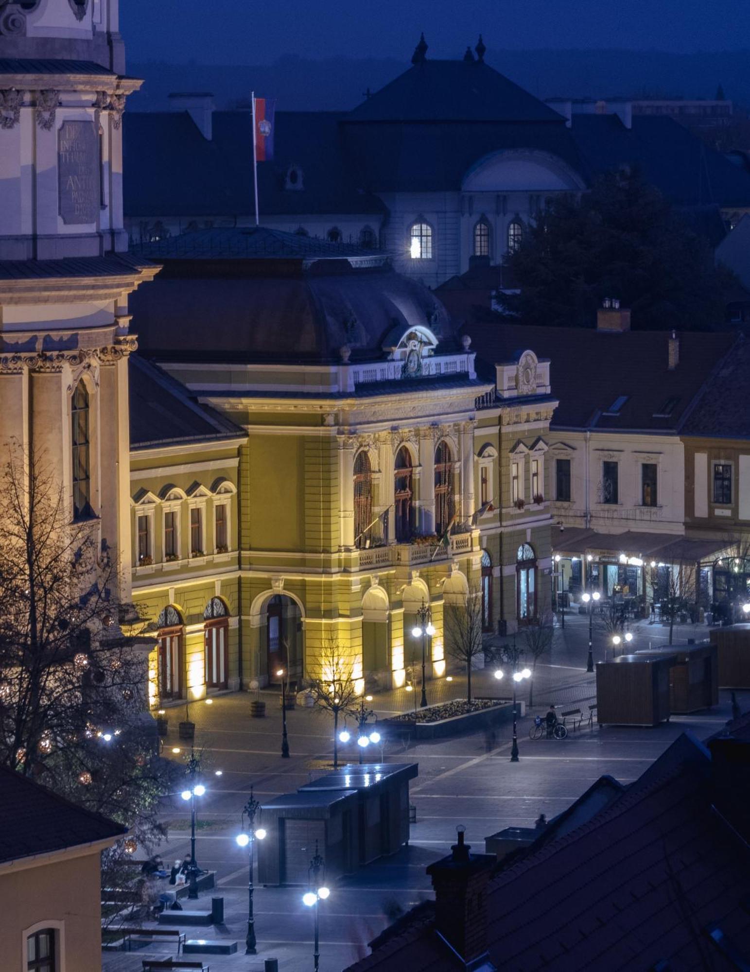 Syl Via Apartman Eger Bagian luar foto